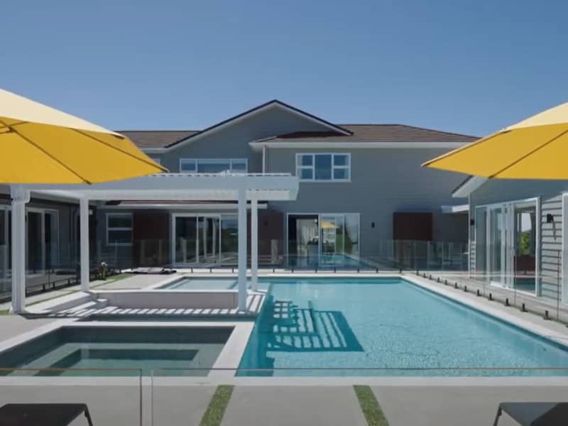 Chic Poolside View